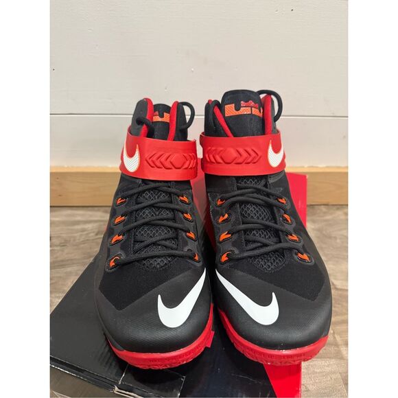 Nike Zoom Soldier VIII Black Red White 653641-016 Men’s Size 13 LeBron NEW - Picture 2 of 7